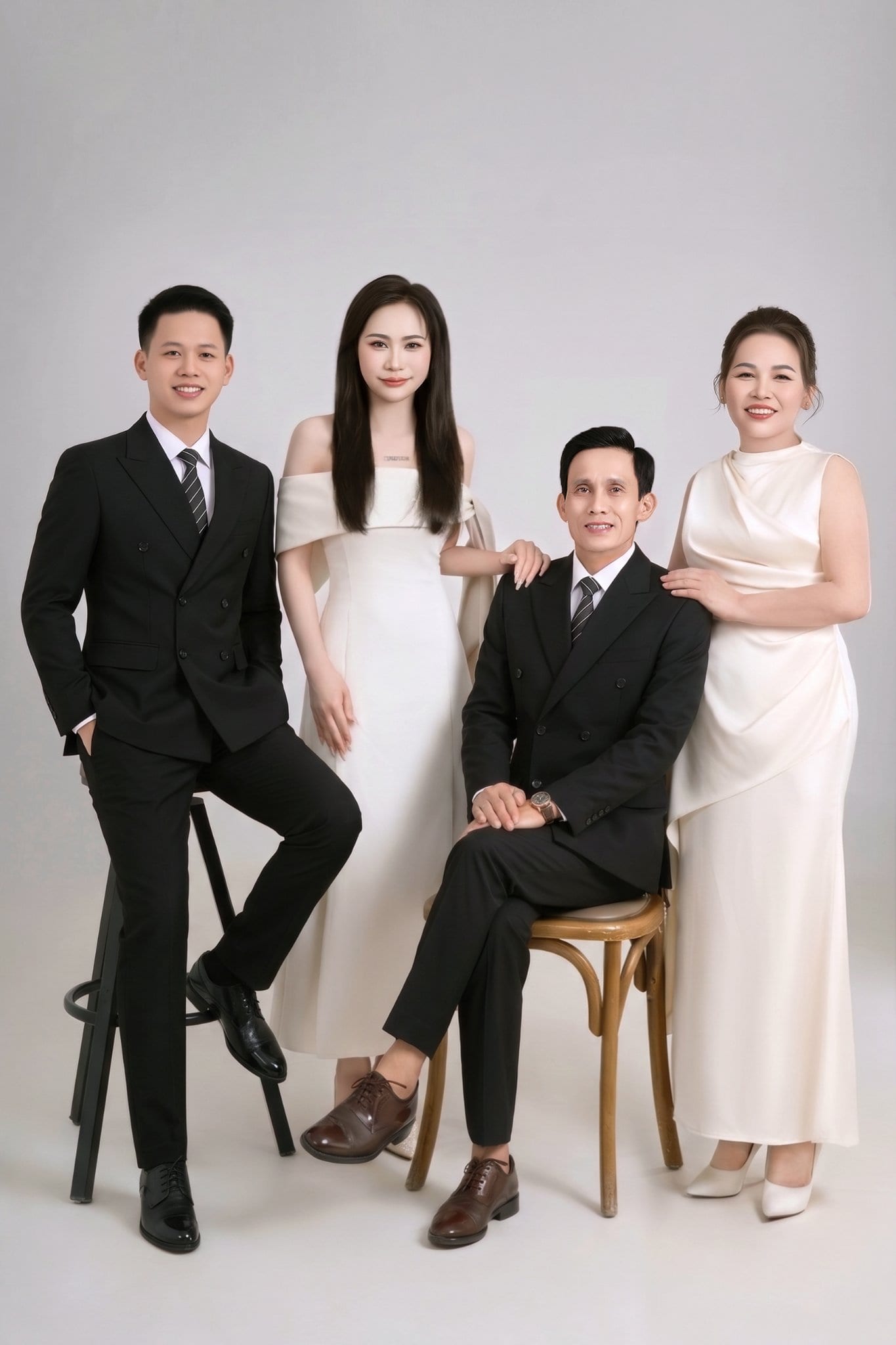 Cô dâu cười rạng rỡ trong váy cưới tại studio Khói Studio TP Vinh Nghệ An