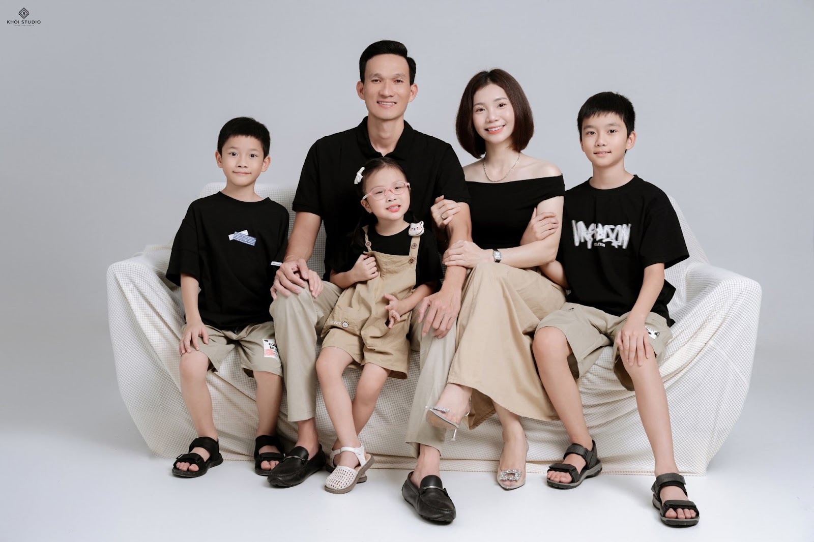 Cặp đôi dâu rể Nghệ An tươi cười trong ngày cưới hỏi truyền thống
