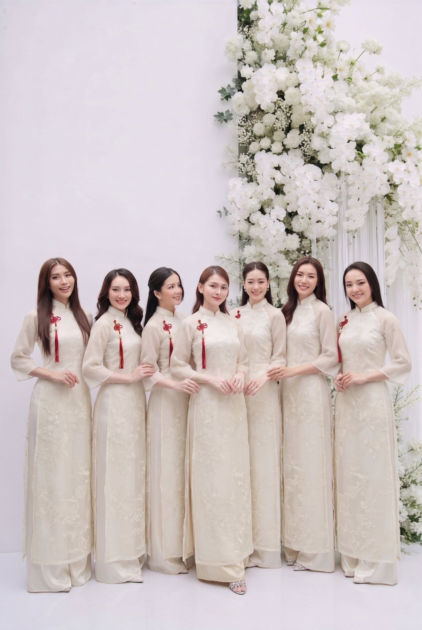 Cặp đôi tạo dáng tự nhiên tình tứ trong album ảnh cưới chụp tại Nghệ An của Khói Studio